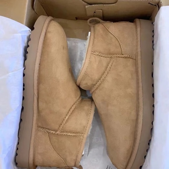 💙✨New ugg Classic Super Mini Chestnut Suede boots for Women's💕 - Picture 2 of 6